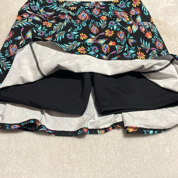 Dōna Jō Floral Black Skort - Picture 3 of 9